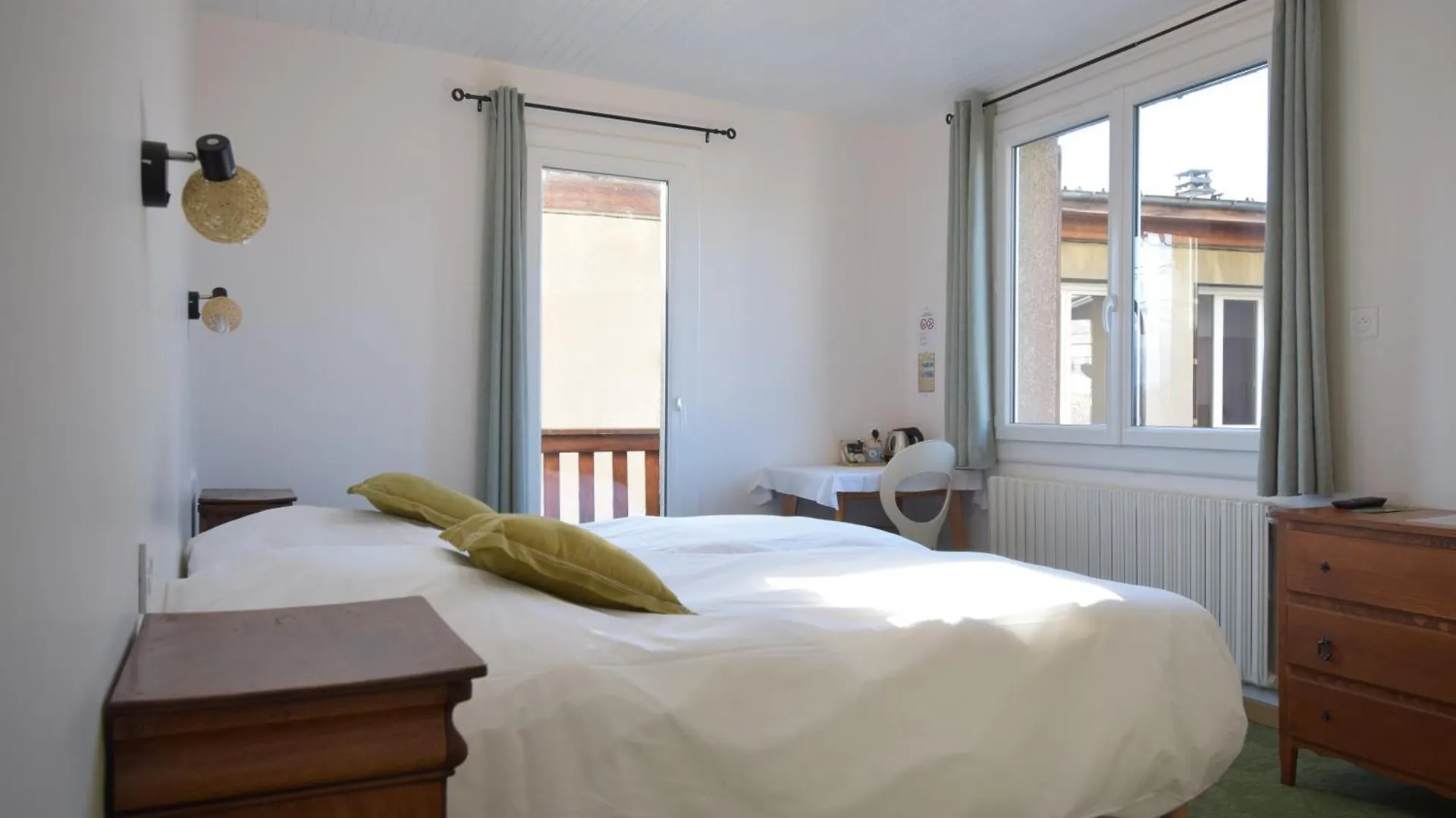 호텔 레 셰네 Saint-Julien-en-Champsaur